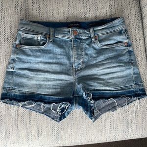 Banana republic mid-rise 3inch shorts